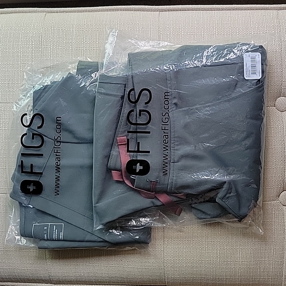 Figs Bonsai Zamora Jogger Srub Pants & Casma 3 Pocket Top Small